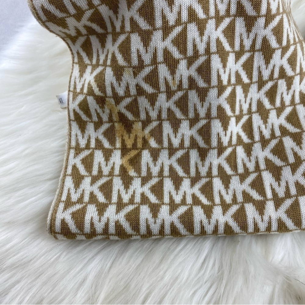 SET OF MICHAEL KORS SCARF AND HAT - Picture 3 of 3